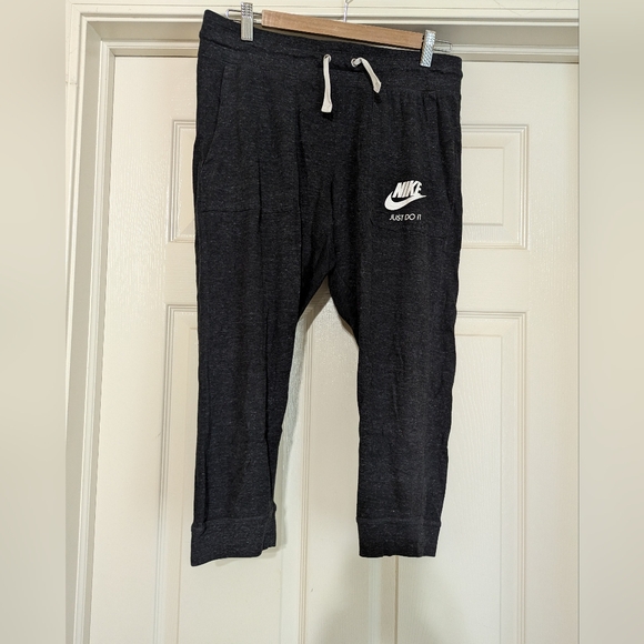 Nike Cropped/Capri Joggers - Picture 2 of 2